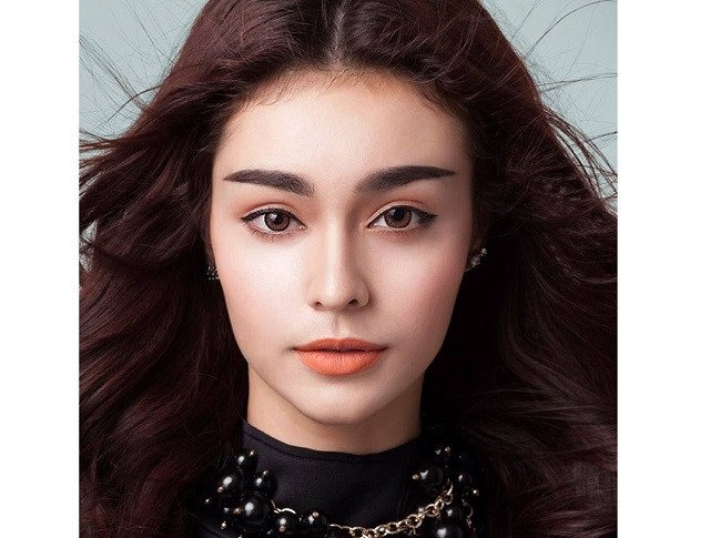 Vẻ đẹp lai Tây đặc trưng của nữ ca sĩ Mlee