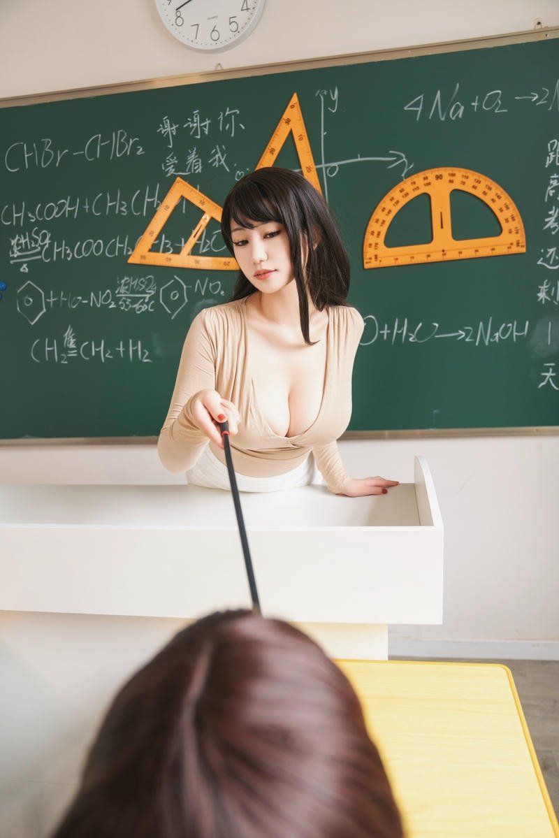 Cô giáo viên dạy kèm bằng ảnh sex cực nóng