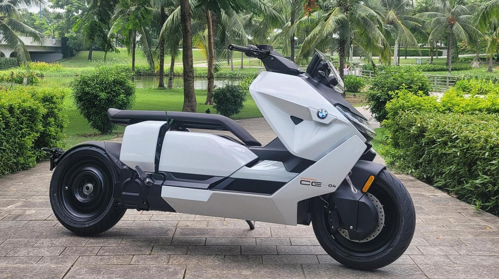 Xe máy điện BMW CE 04 tại Việt Nam
